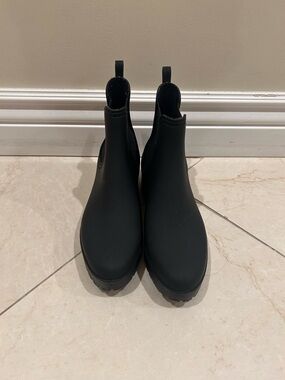 Jeffrey Campbell Cloudy Black Chelsea Rain Boots size 9